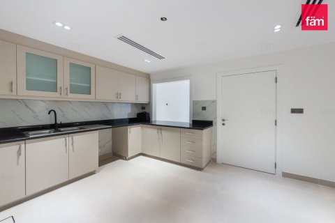 3 bedrooms Apartment in Dubai, UAE No. 164827 5