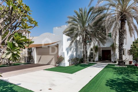 4 bedrooms Villa in Jumeirah Islands, UAE No. 210369