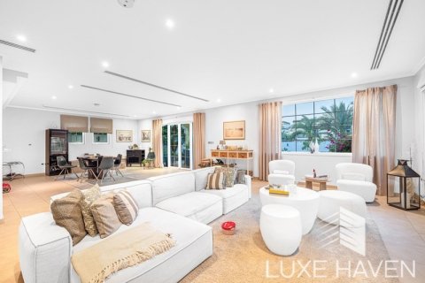 4 غرف نوم فيلا في Legacy, الإمارات العربية المتحدة رقم 9557 3