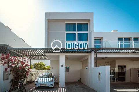 Townhouse de 3 dormitorios en Dubai, UAE No. 184678