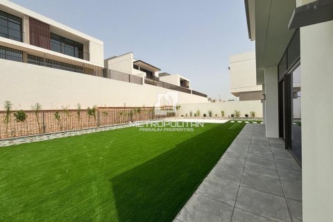 4 bedrooms Villa in Al Furjan, UAE No. 129695 8