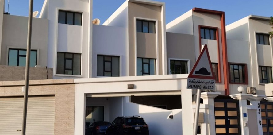 Villa de 4 dormitorios en Muharraq, Bahrain No. 59798