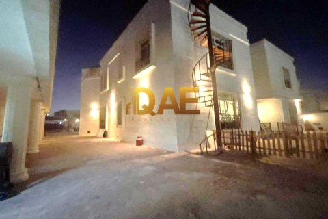 5 bedrooms Villa in Al Barsha, UAE No. 4521