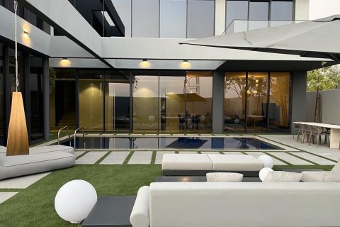 5 bedrooms Commercial property in Tilal City, UAE No. 131054 4
