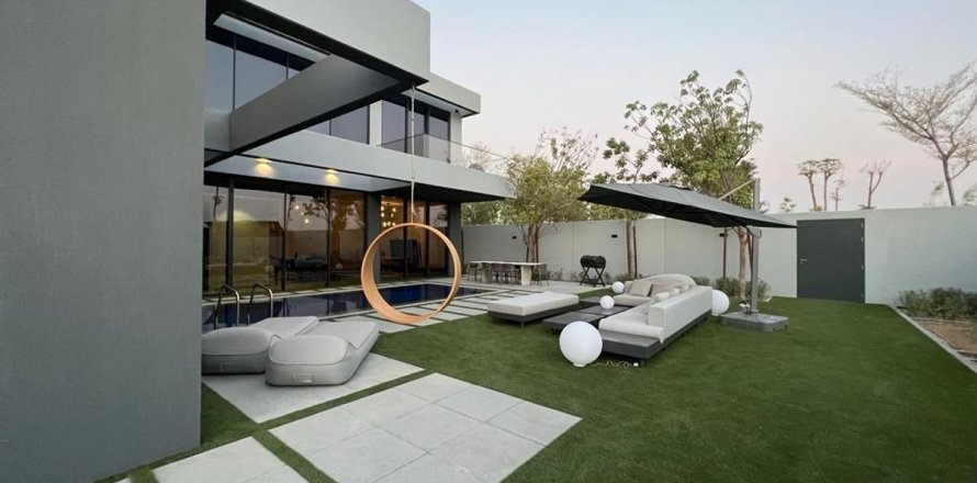 5 bedrooms Commercial property in Tilal City, UAE No. 131054