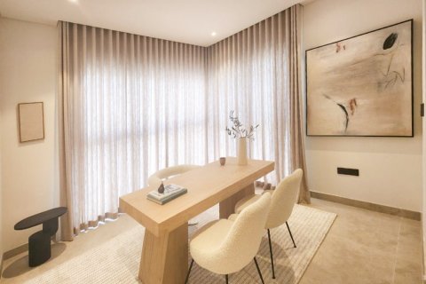 5 bedrooms Villa in Dubai Land, UAE No. 202496