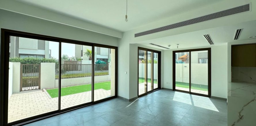 4 bedrooms Townhouse in Dubai, UAE No. 186525