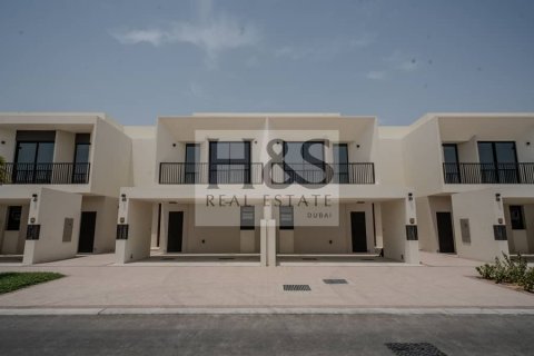 Таунхаус с 3 спальнями в Town Square, ОАЭ №112637