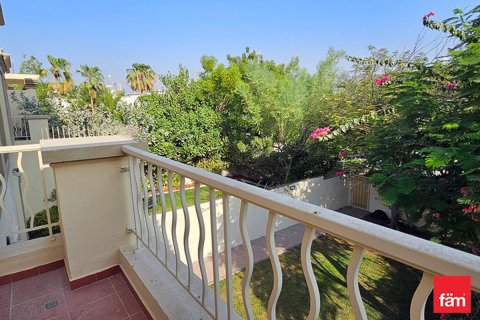 Villa de 3 dormitorios en Dubai, UAE No. 144421