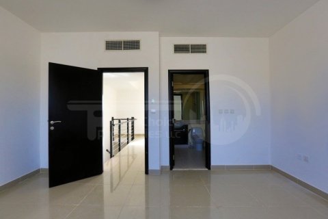 3 bedrooms Villa in Al Reef, UAE No. 167052 9