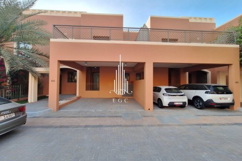 Villa de 4 chambres à Abu Dhabi Gate City, UAE No. 36641