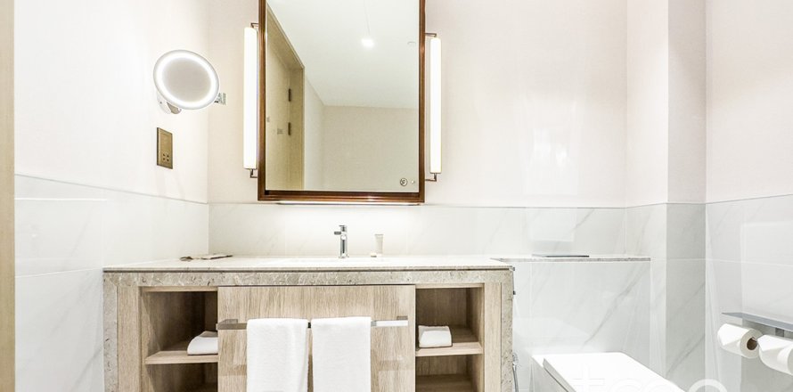 1 غرف نوم شقة في Address Harbour Point, الإمارات العربية المتحدة رقم 188135