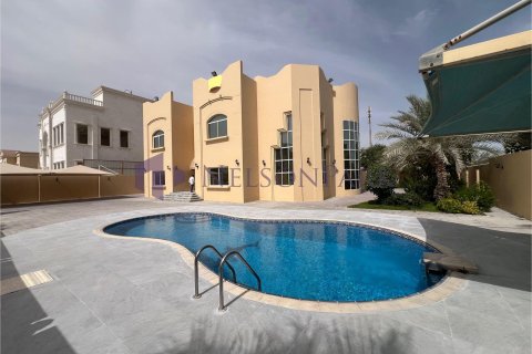 6 bedrooms Villa in Doha, Qatar No. 58131
