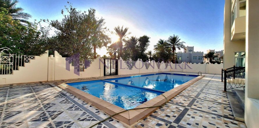 Villa de 7 dormitorios en Doha, Qatar No. 58132