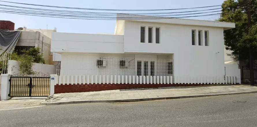 Villa de 6 dormitorios en Al Qurm, Oman No. 108490