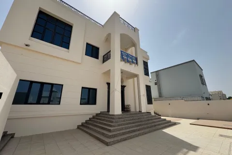 7 bedrooms Villa in Muscat, Oman No. 108488