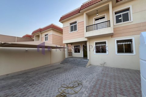 5 bedrooms Villa in Doha, Qatar No. 57897