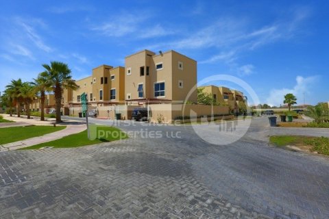 Villa de 4 dormitorios en Al Raha Gardens, UAE No. 11928