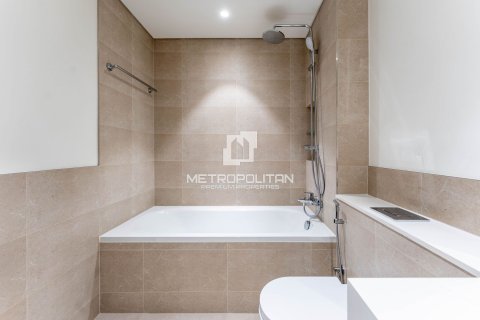 Appartement de 3 chambres à EMAAR Beachfront, UAE No. 128236 16