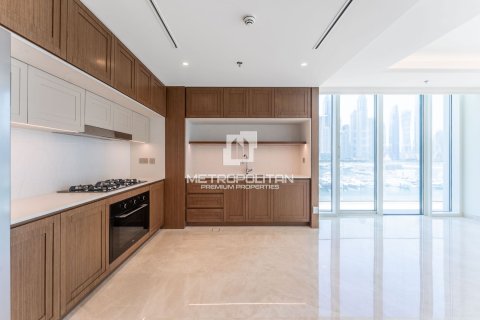 Appartement de 3 chambres à EMAAR Beachfront, UAE No. 128236 6