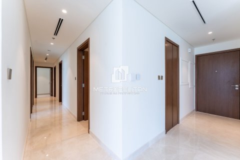 Appartement de 3 chambres à EMAAR Beachfront, UAE No. 128236 10