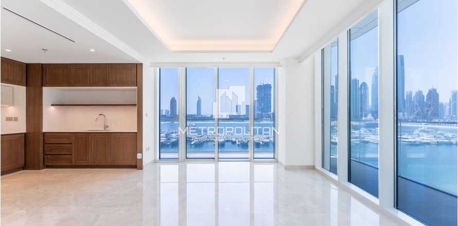 Appartement de 3 chambres à EMAAR Beachfront, UAE No. 128236