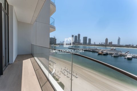 Appartement de 3 chambres à EMAAR Beachfront, UAE No. 128236 3