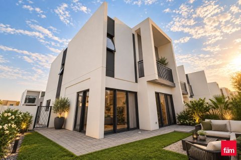 4 bedrooms Villa in Dubai, UAE No. 208477