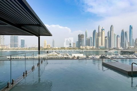 Appartement de 2 chambres à EMAAR Beachfront, UAE No. 129393