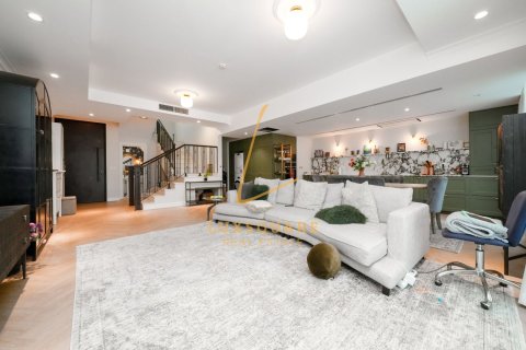 3 bedrooms Villa in Motor City, UAE No. 210894