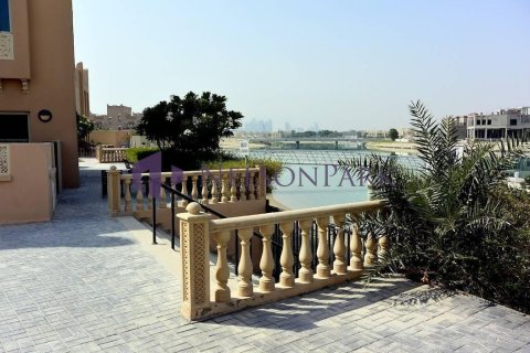 5 bedrooms Villa in Doha, Qatar No. 57255