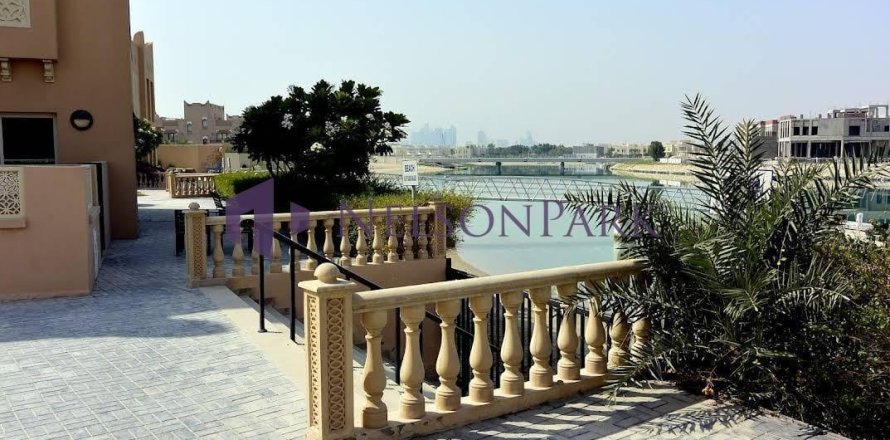 Villa de 5 dormitorios en Doha, Qatar No. 57255