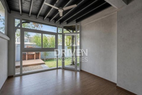 Townhouse de 4 chambres à Falcon City of Wonders, UAE No. 207453