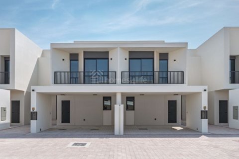 Villa de 3 dormitorios en Town Square, UAE No. 168628