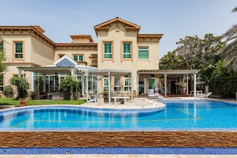 5 bedrooms Villa in Jumeirah Islands, UAE No. 207768