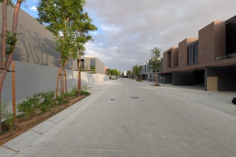 Таунхаус с 2 спальнями в Tilal City, ОАЭ №204811