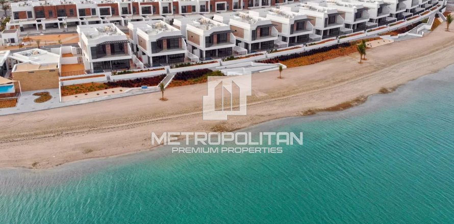 Townhouse de 2 dormitorios en Mina Al Arab, UAE No. 9977