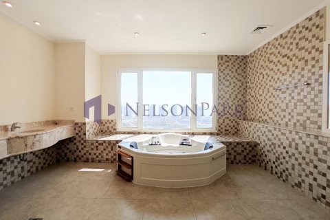4 bedrooms Apartment in Doha, Qatar No. 57128 17