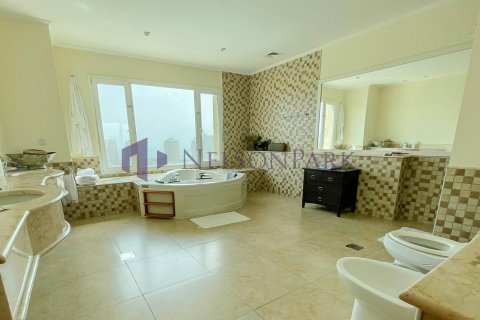 4 bedrooms Apartment in Doha, Qatar No. 57128 16