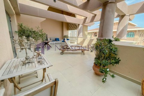4 bedrooms Apartment in Doha, Qatar No. 57128 13