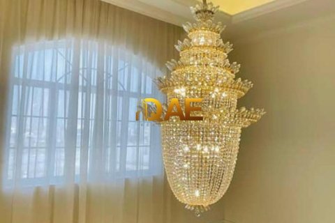 5 bedrooms Villa in Dubai, UAE No. 52033 18