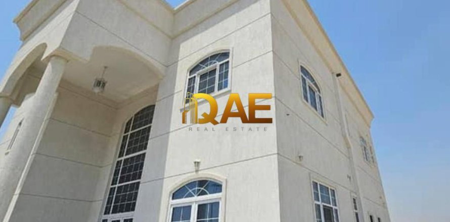 5 bedrooms Villa in Dubai, UAE No. 52033