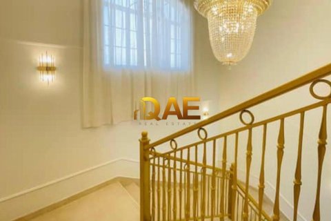 5 bedrooms Villa in Dubai, UAE No. 52033 20