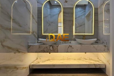 5 bedrooms Villa in Dubai, UAE No. 52033 21