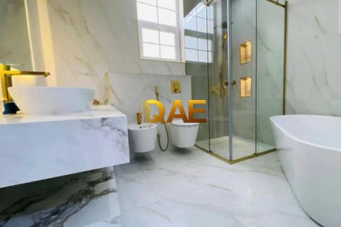 5 bedrooms Villa in Dubai, UAE No. 52033 23