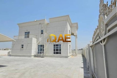 5 bedrooms Villa in Dubai, UAE No. 52033 28