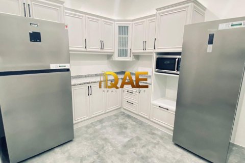 5 bedrooms Villa in Dubai, UAE No. 52033 16