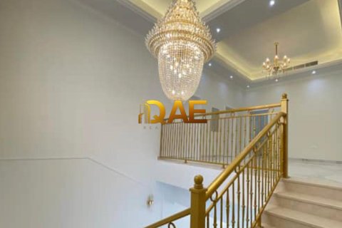 5 bedrooms Villa in Dubai, UAE No. 52033 19
