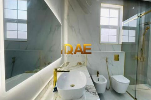 5 bedrooms Villa in Dubai, UAE No. 52033 24