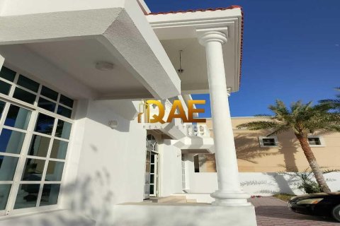 6 bedrooms Villa in Mirdif Villas, UAE No. 52043 3